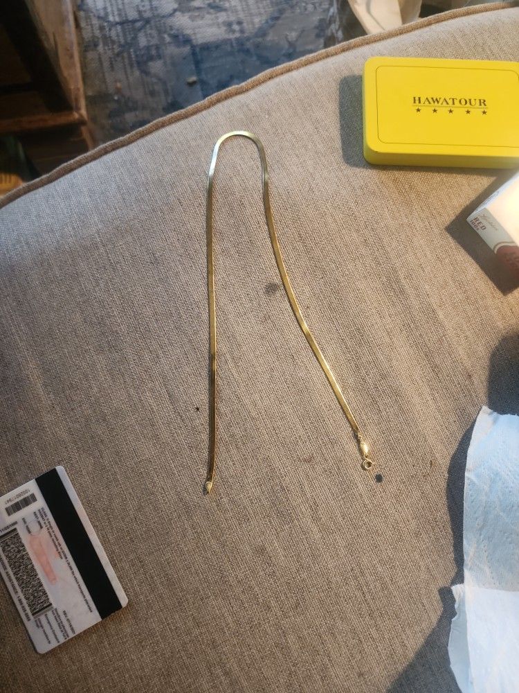 Prestine 10k Gold Necklace (Never Been Worn)