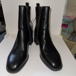 Woman’s Black Boots Size 9