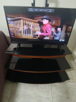 33" Vizio Smart TV + Glass TV Stand + Original Remote