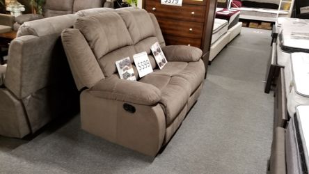 🔥 Brand new reclining loveseat