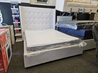 Brand New Queen Bed White Teddy Fabric With 10 Inch Memory Foam Matt $459
