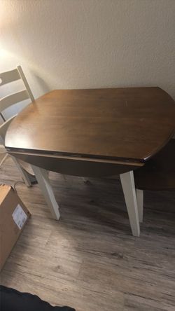 Drop-Leaf Dining Table with White Legs