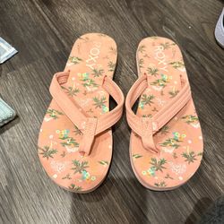 Summer flip flops size 4