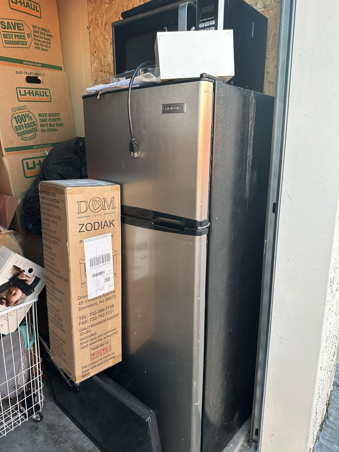 5 Ft. MINI FRIDGE WITH FREEZER 