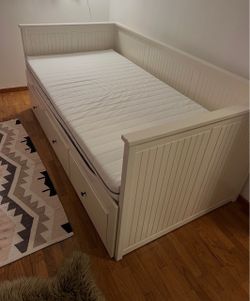 IKEA HEMNES DAYBED