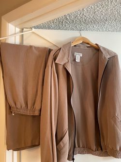 Norm Thompson men’s track suit, tan size large