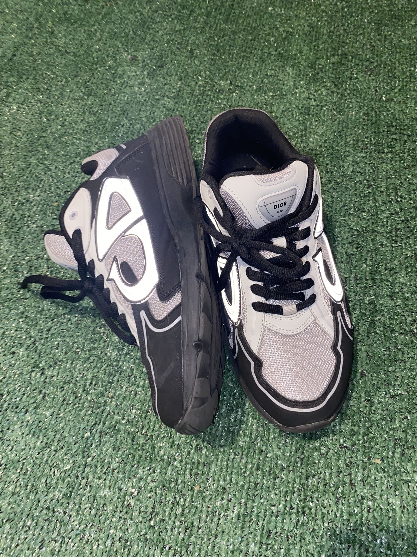 Dior b30s Sliver White