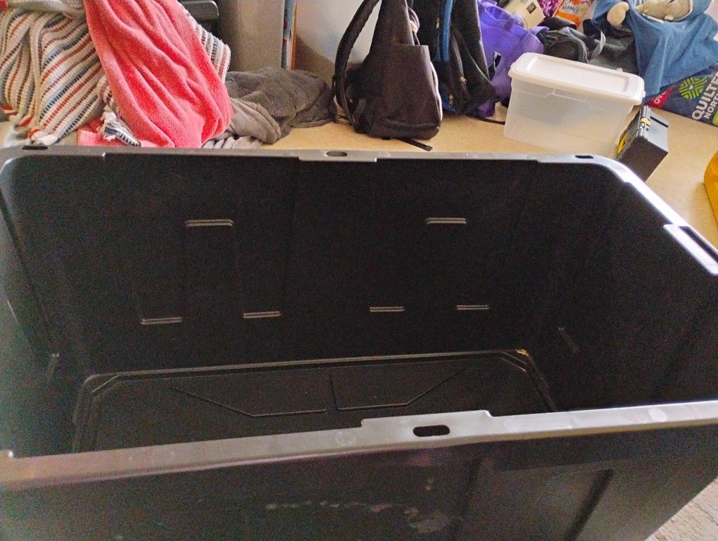 1 Storage Tote
