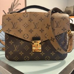 Louis Vuitton Pochette Métis Reverse Crossbody Bag