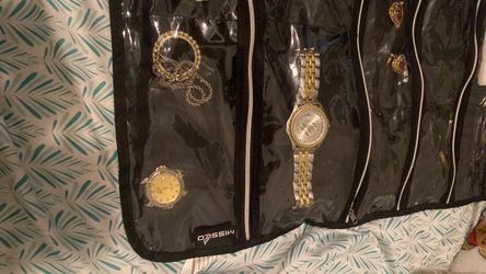 Black Zippered Jewelry Organizer with Jewelry