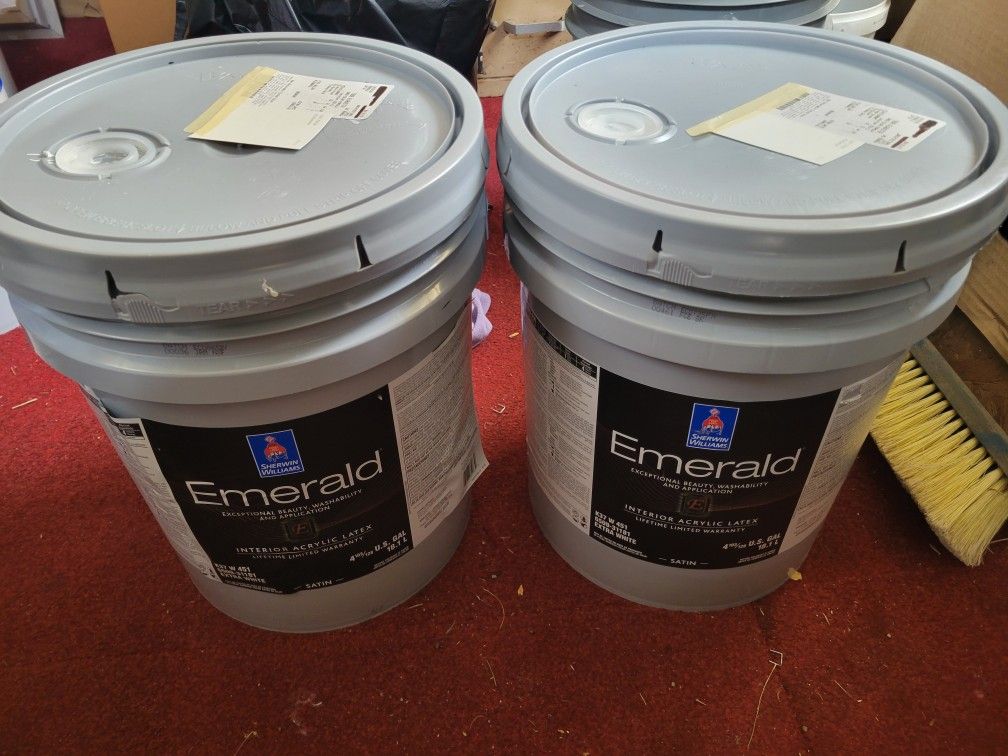 10 Gallons Of Emerald Interior Satin