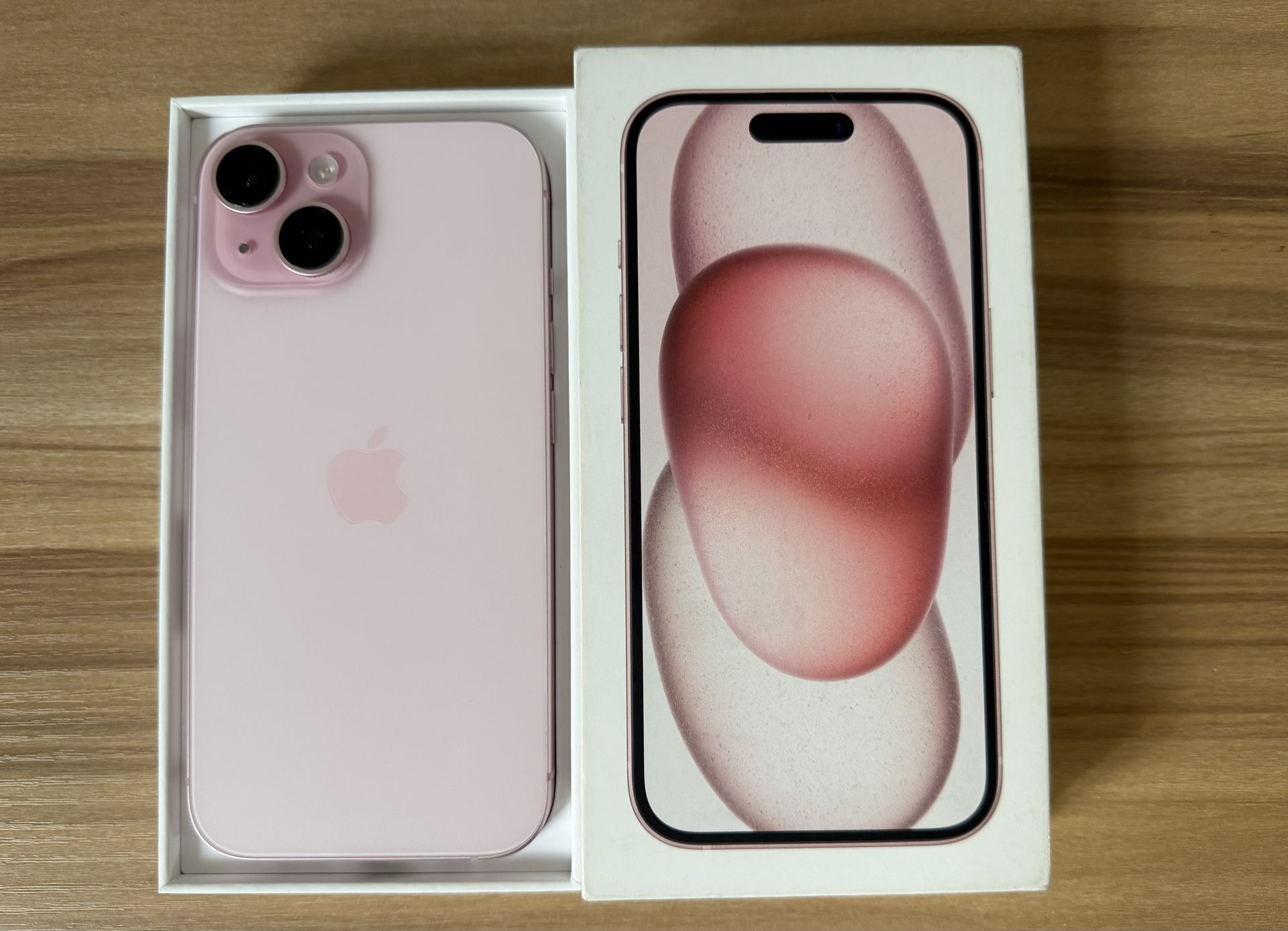 Pink Apple iPhone 15 (256GB)