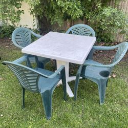 Outdoor Patio Table And Chairs 