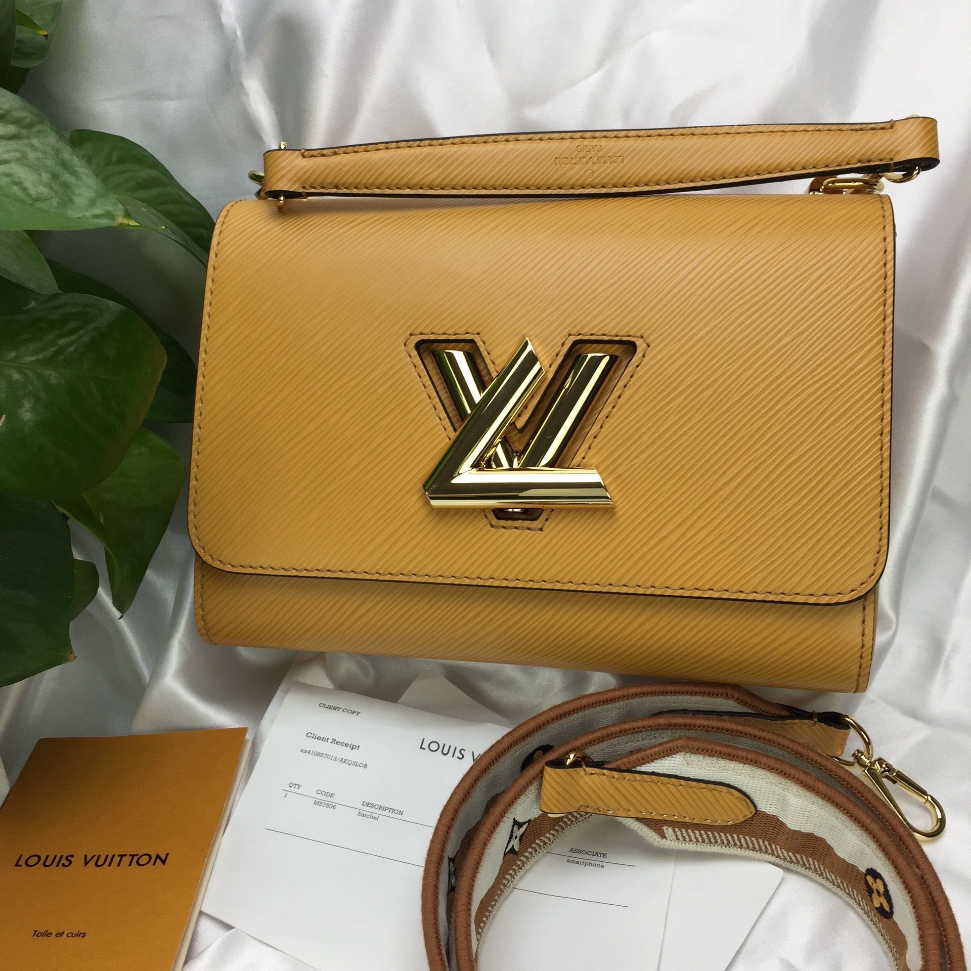 Louis Vuitton twist MM Rarely used  Used louis vuitton, Bags, Louis vuitton