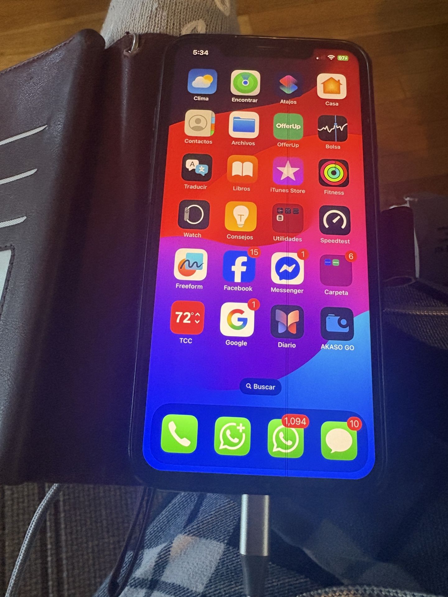 iPhone Xs 64GBs factory unlocked. Needs new battery Telefono iPhone Xs 64 Gbs desbloqueado de fabrica. Necesita nueva bateria.