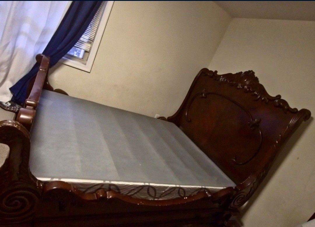 Gently Used Antique-Style Queen Bedroom Set - Solid Wood Bed, Dresser with Mirror, and a lamp table