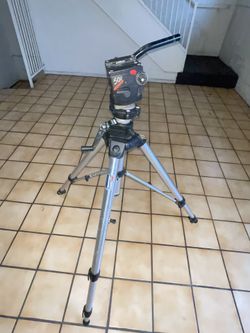 Manfrotto 475 Tripod W/manfrotto 438 Compact Leveling Head-ball And Manfrotto 3433/501 Video Fluid Head Bogen