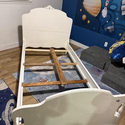 Free kids toddler twin Bed frame