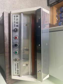 Plastic wrap dispenser