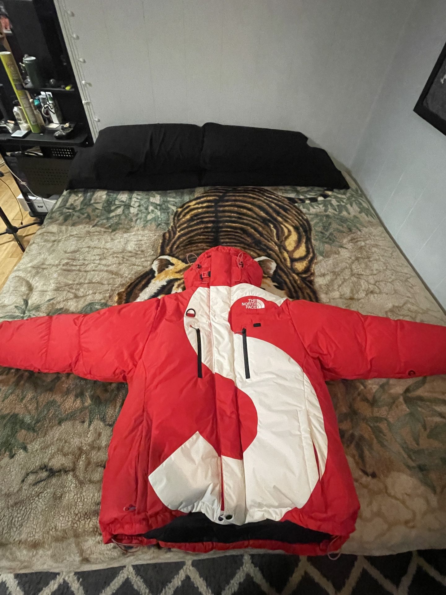 Supreme The North Face S Logo Summit Series Himalayan Parka red