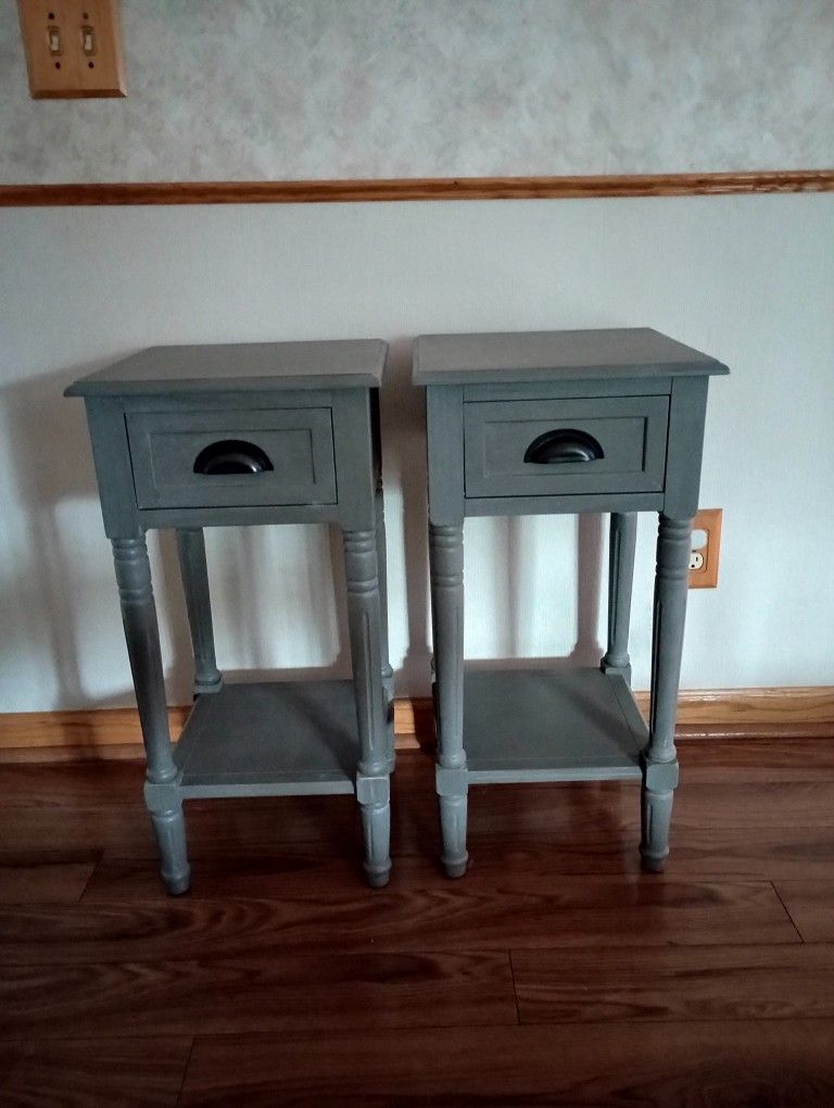 Set of (2) End Tables