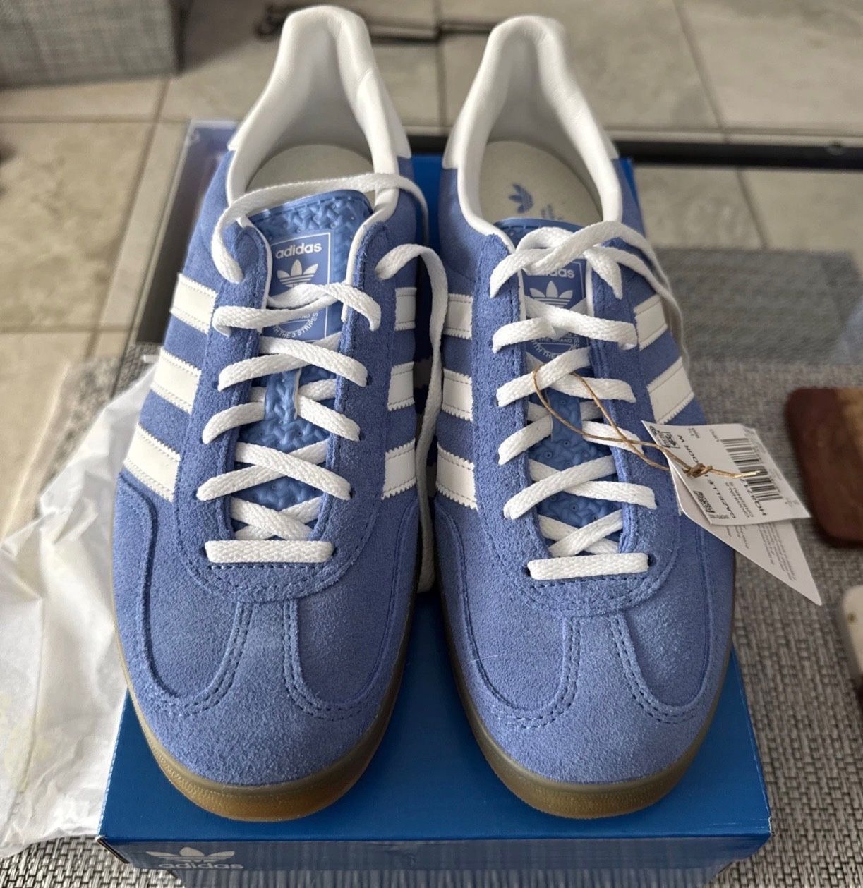  Adidas  Women's size 9 New, never worn, and comes with original box and extra laces Pick up in Los Angeles