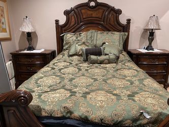 Solid wood queen bed set+ mattress