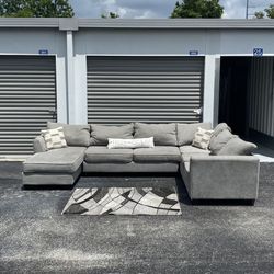 Like New Large Grey Sectional 3-Piece Couch/Sofa (FREE DELIVERY🚛)