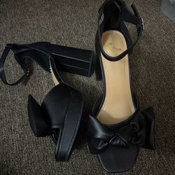 Black platform heel with bow size 11