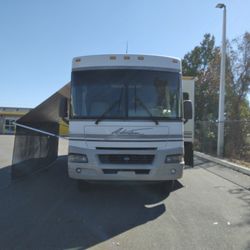 Motor Home Winnebago 35ft
