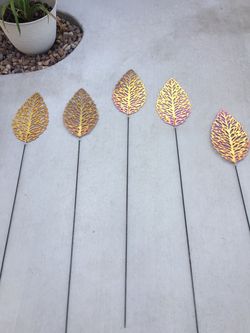 Shimmering Ground Steak Metal Leaves