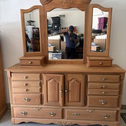 Full dresser Set w/ mirror Vanity (1 mirror Vanity Dresser, 2 Smaller Side Dressers) 