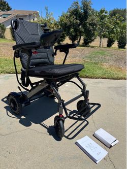 Electric mobility scooter