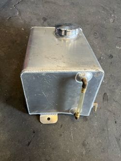 Coolant reservoir universal