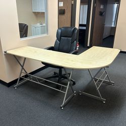 Wood Metal Desk/ Escritorio En Venta