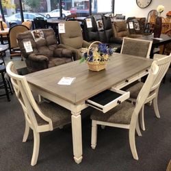 Bolanburg Antique White/Oak Dining Room Set (Table and Chairs