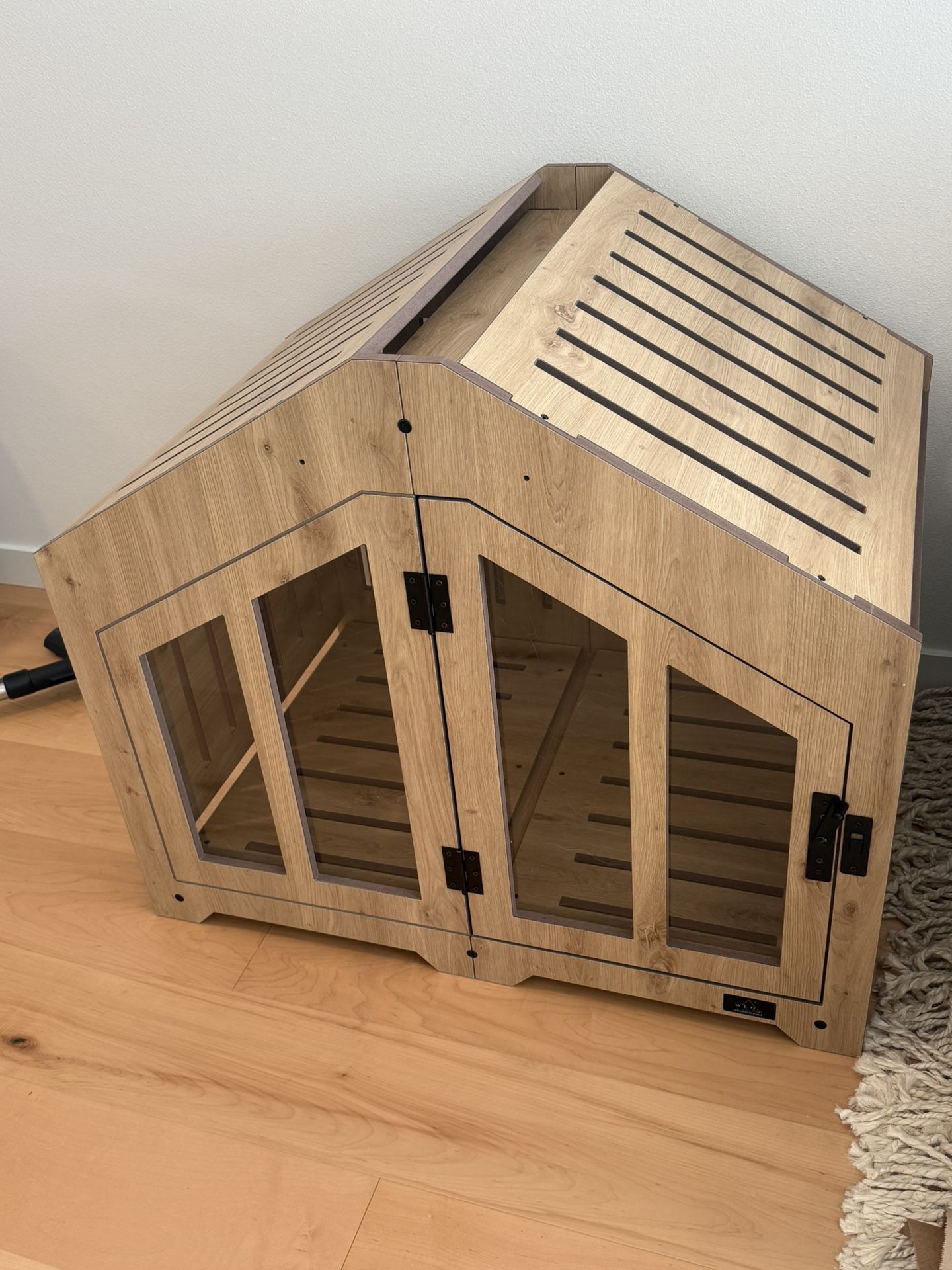Never used Med/Large sized Dog crate