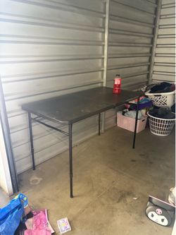 Folding table