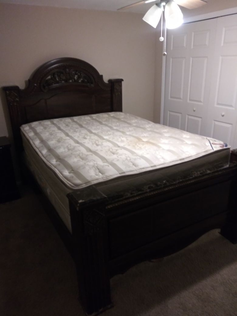 Queen size bed w/ Head & Foot Board