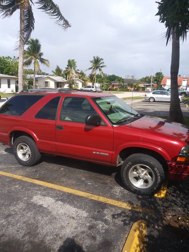 2002. 2dr Chevy Blazer