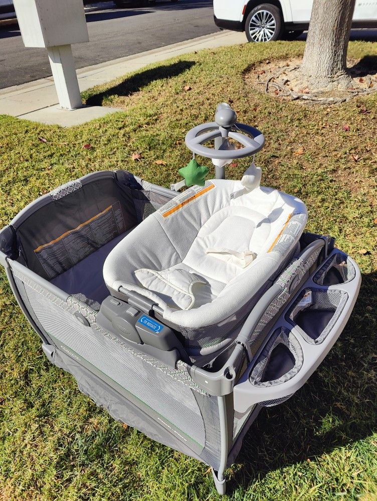 Graco Pack'n'Play Reversible Bassinet and Changing Table