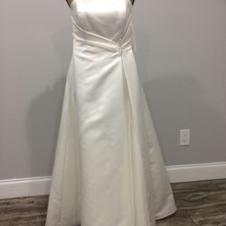 New Never Worn Wedding dress