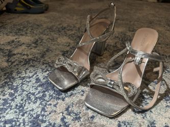 Sliver bow heels US 10 