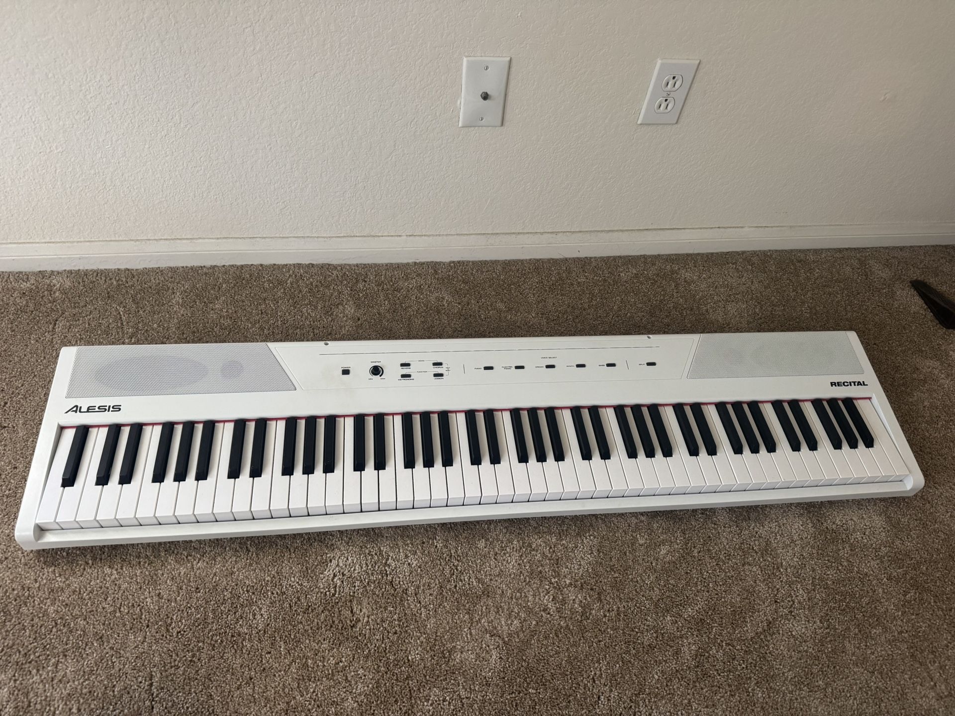White Alesis Recital Keyboard