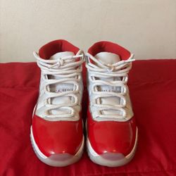 Cherry Jordan 11 worn 10 times look new size 8. Has 2 scufs NO BOX!!!