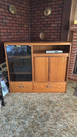 Entertainment center
