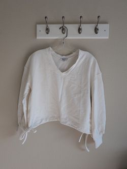 New without tags women's white sweatshirt cropped XS