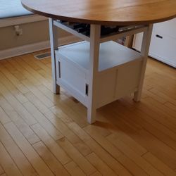 Crate & Barrel Table Seats 4 White