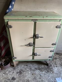 Antique Rhineland Icebox
