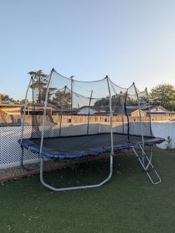 Rectangular trampoline 9'x15'